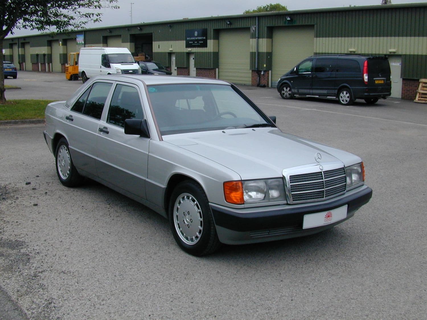Mercedes-Benz 190 - image 1 of 86