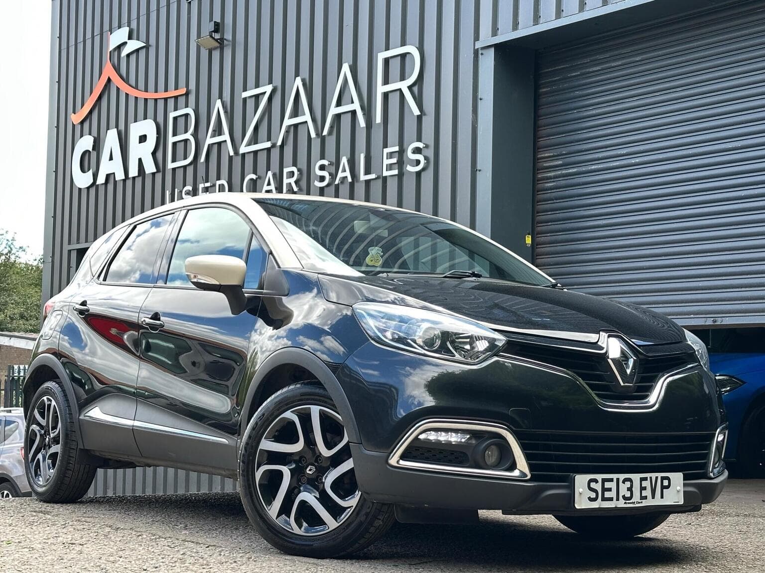 Renault Captur - image 1 of 6
