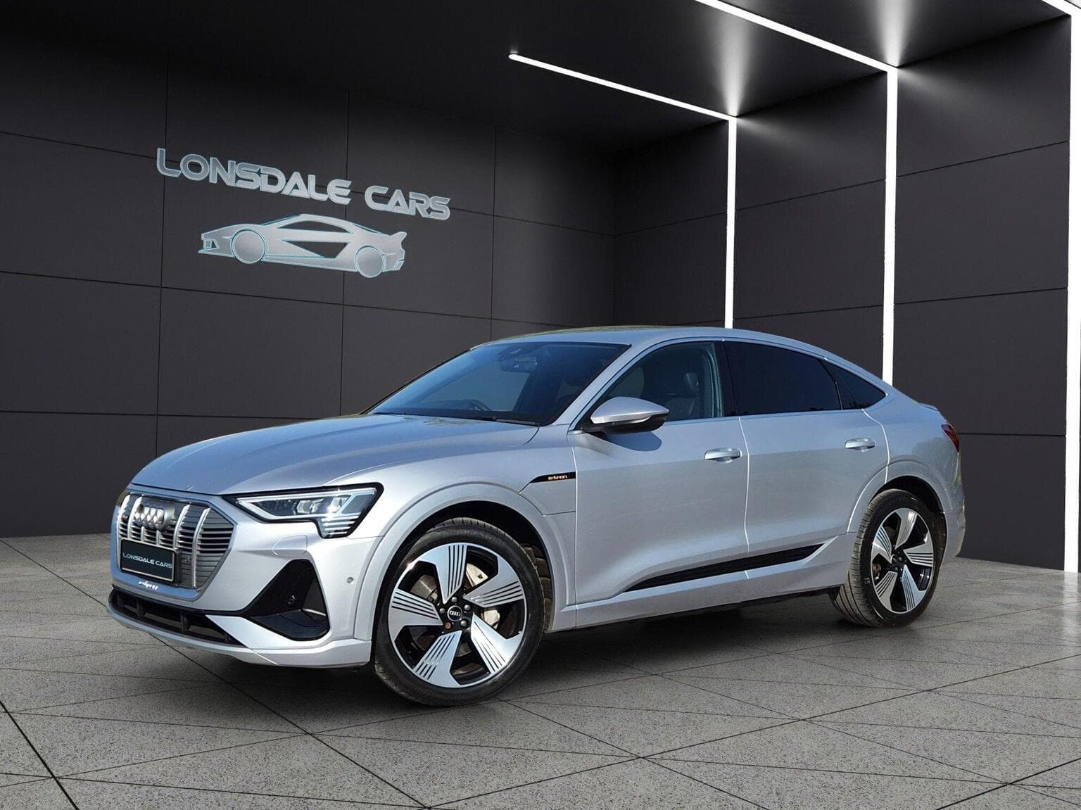Audi e-tron - image 1 of 6