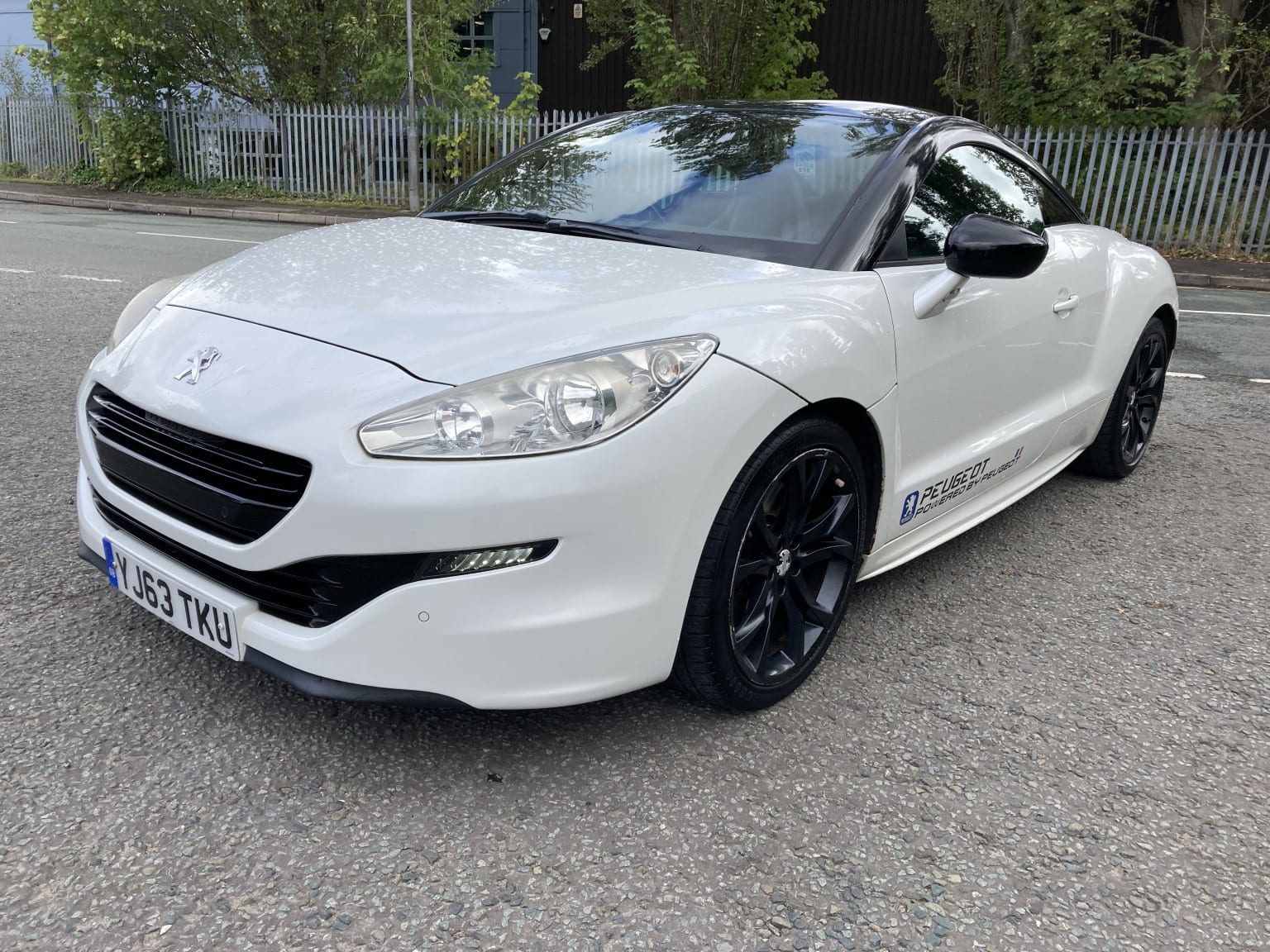 2013 Peugeot RCZ 2.0 HDi Magnetic in white — photo 1 of 15