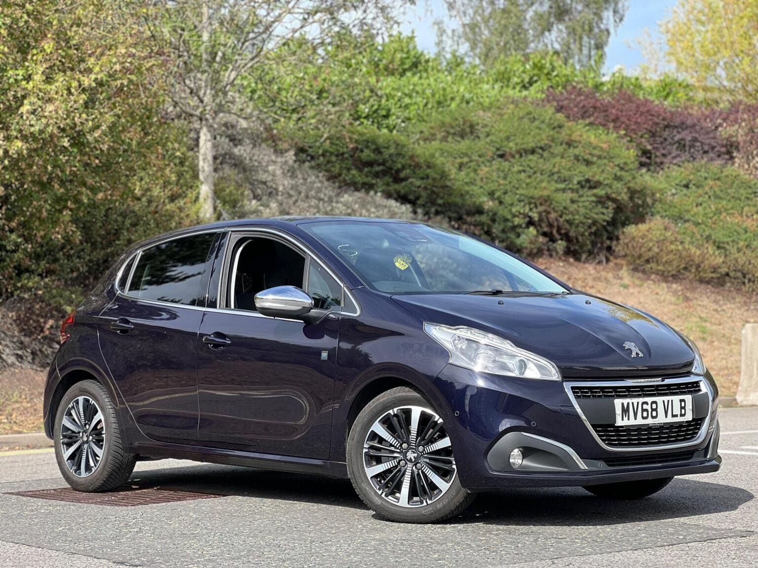 Peugeot 208 - image 1 of 46
