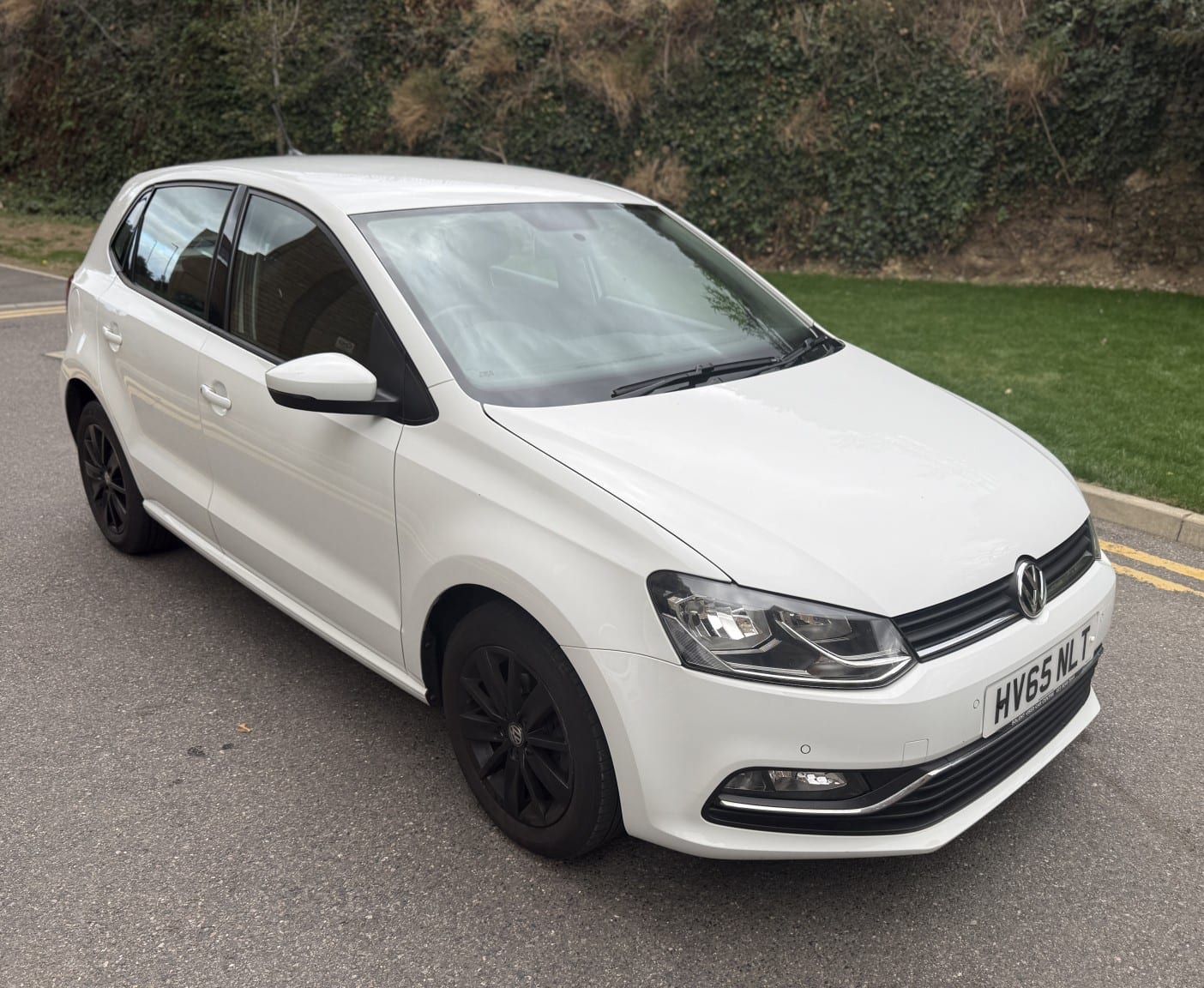 Volkswagen Polo - image 1 of 40