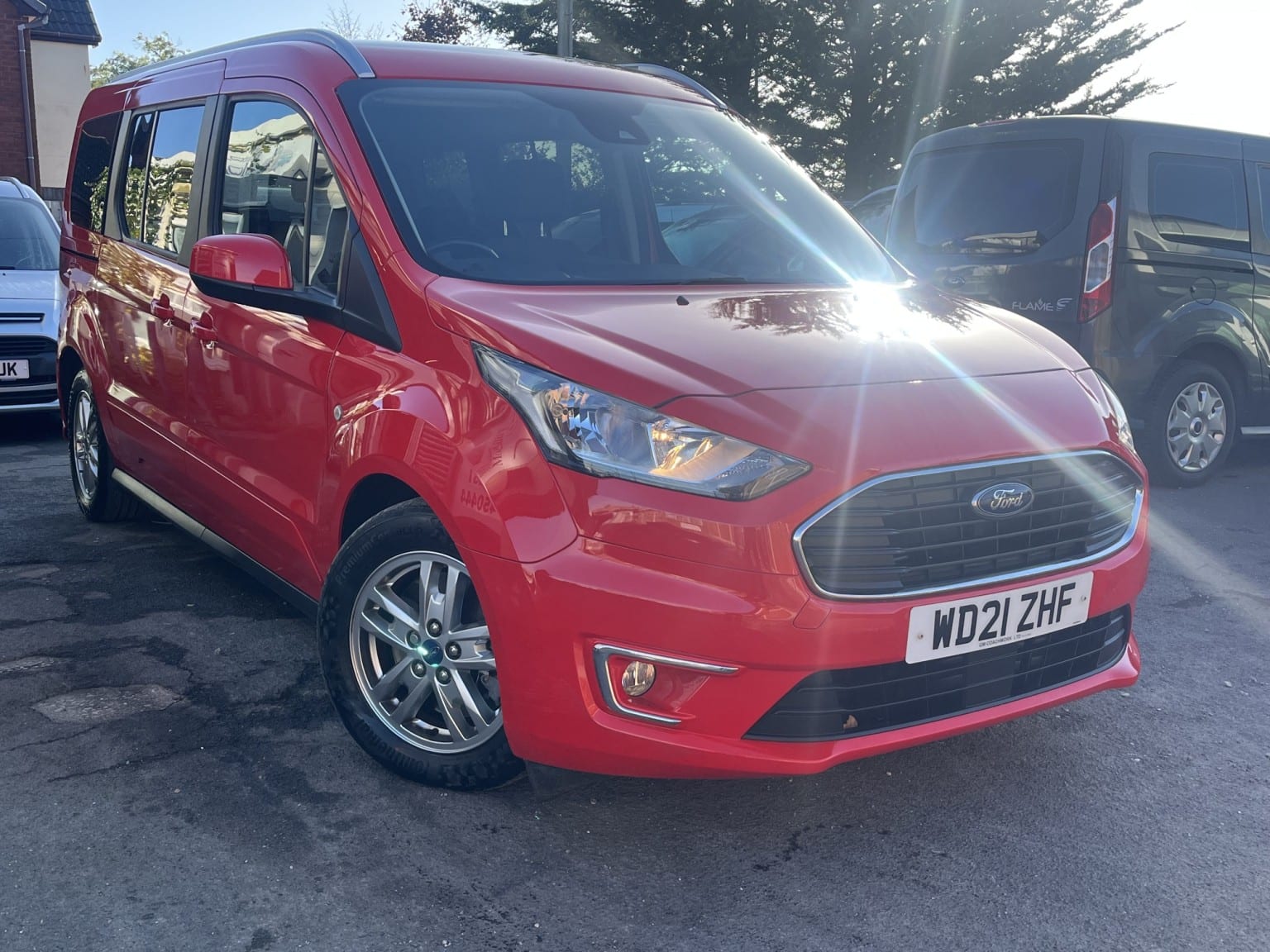 2021 Ford Grand Tourneo Connect 1.5 Tourneo Connect Titanium Grand in red — photo 1 of 17