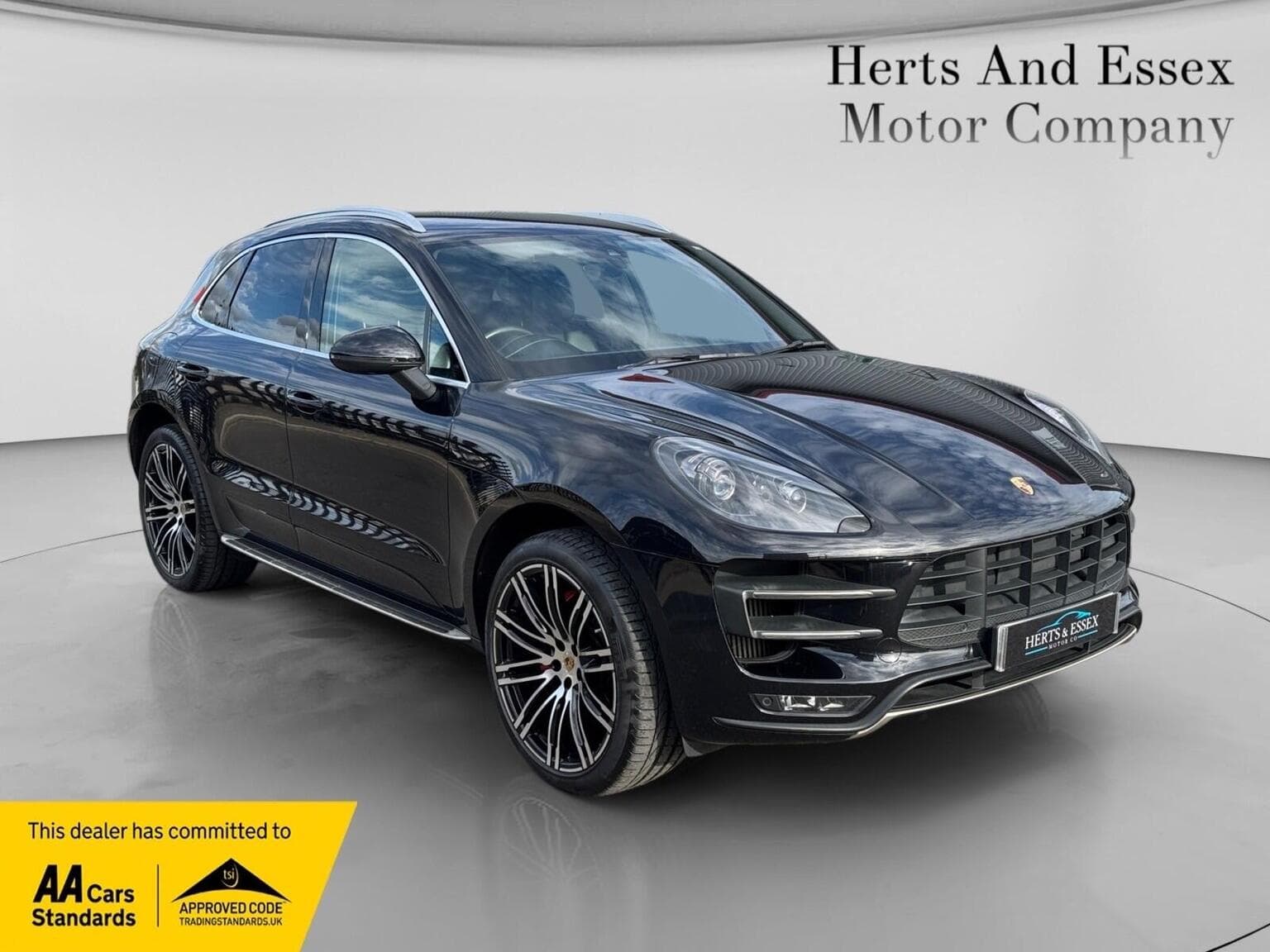 Porsche Macan - image 1 of 31