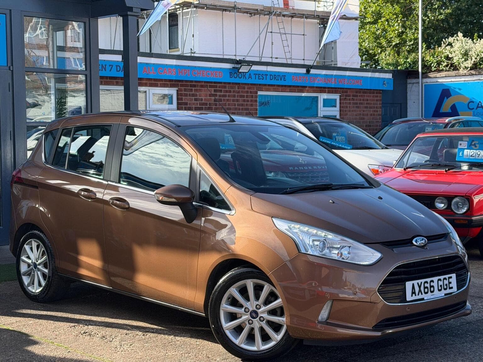 Ford B-MAX - image 1 of 71