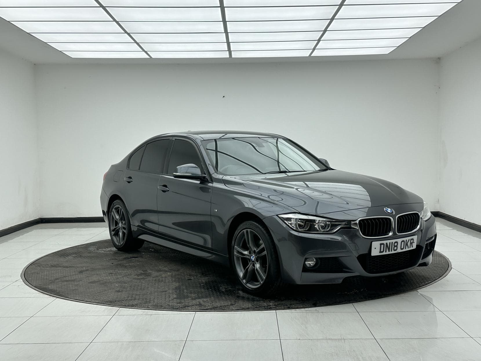 BMW 3 Series - image 1 of 57