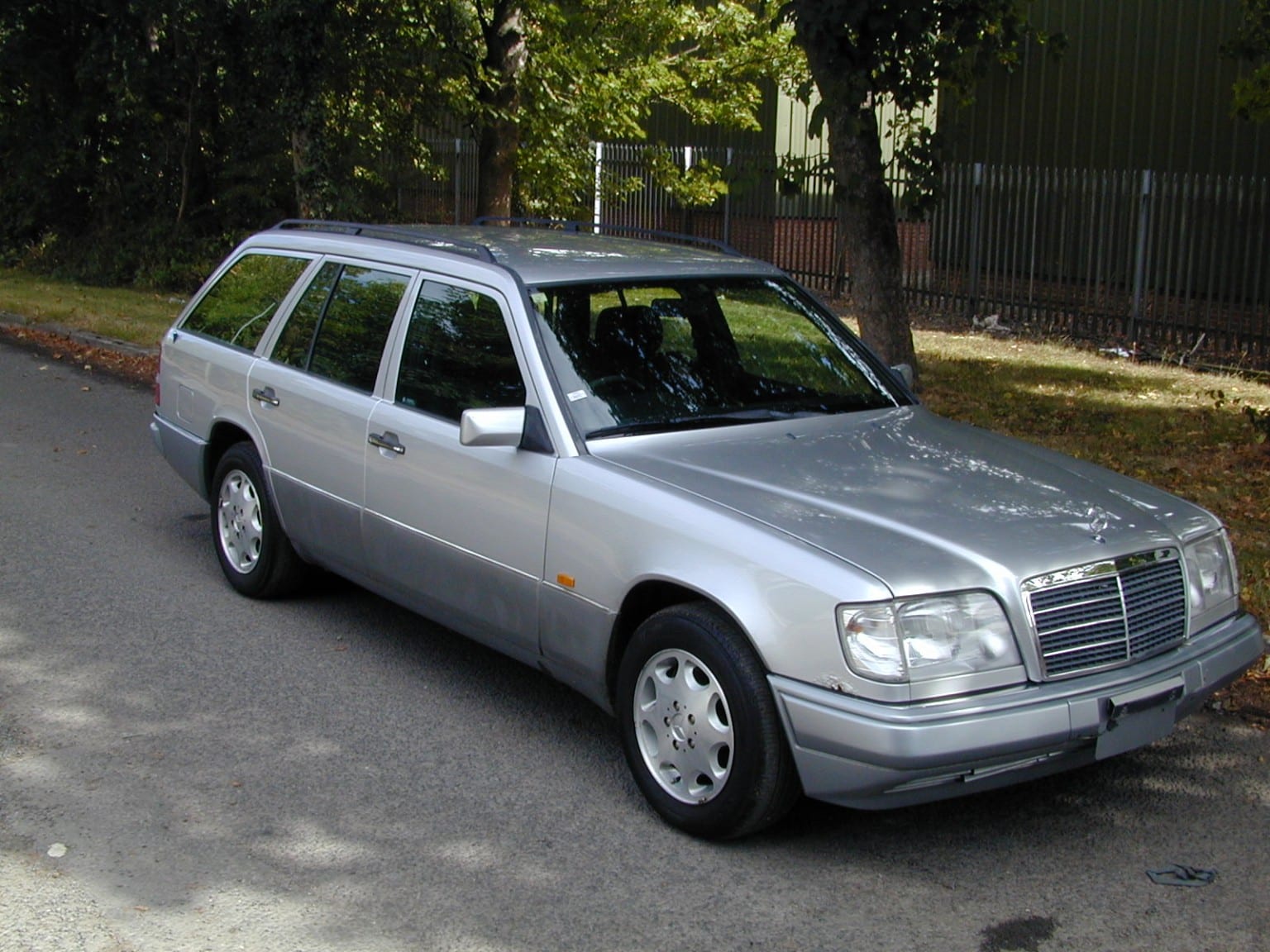 Mercedes-Benz 320 - image 1 of 57