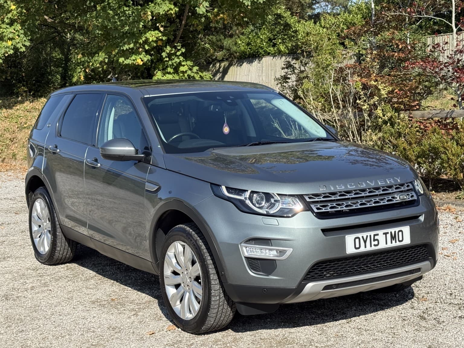 Land Rover Discovery Sport - image 1 of 22