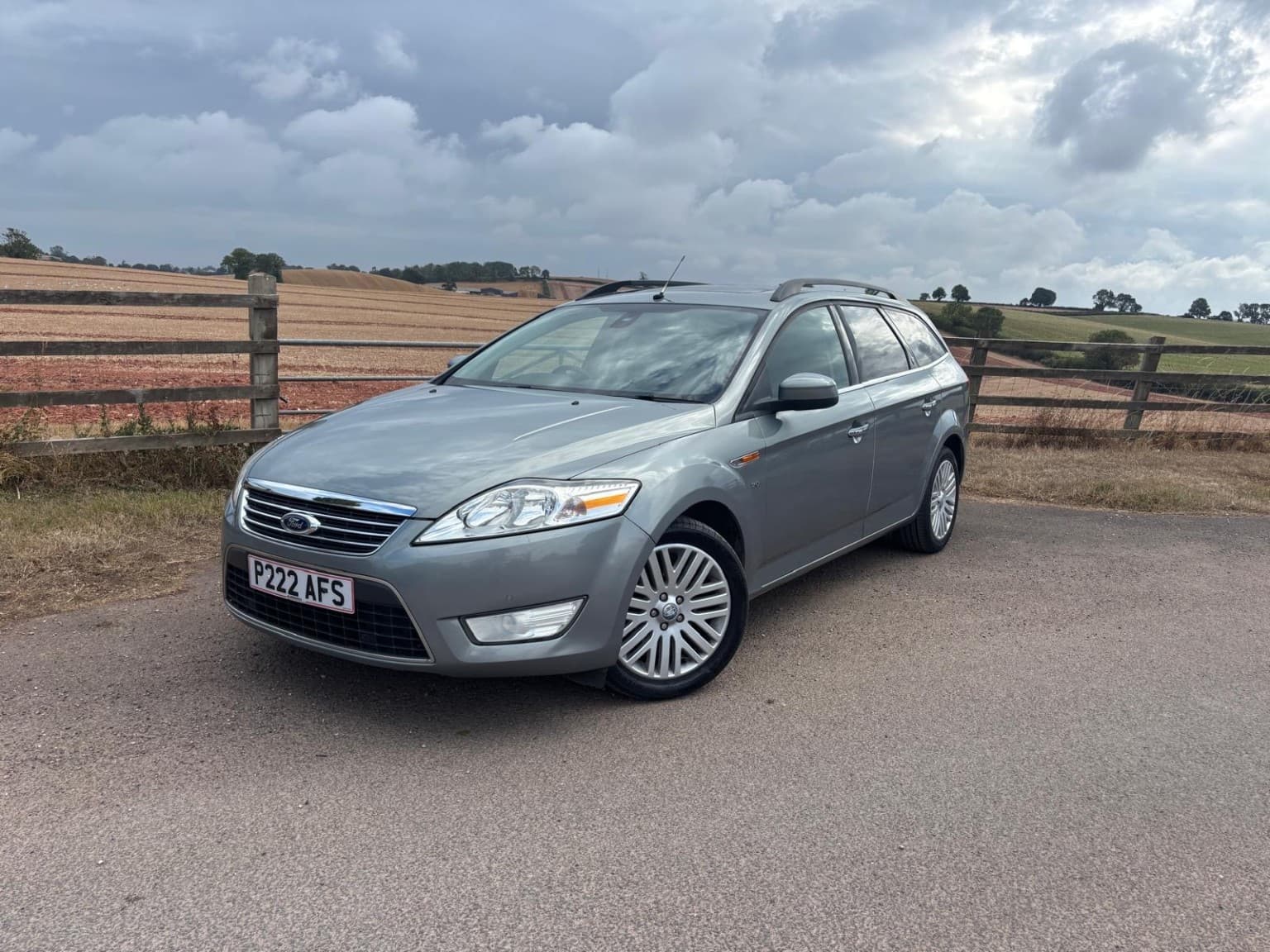Ford Mondeo - image 1 of 19