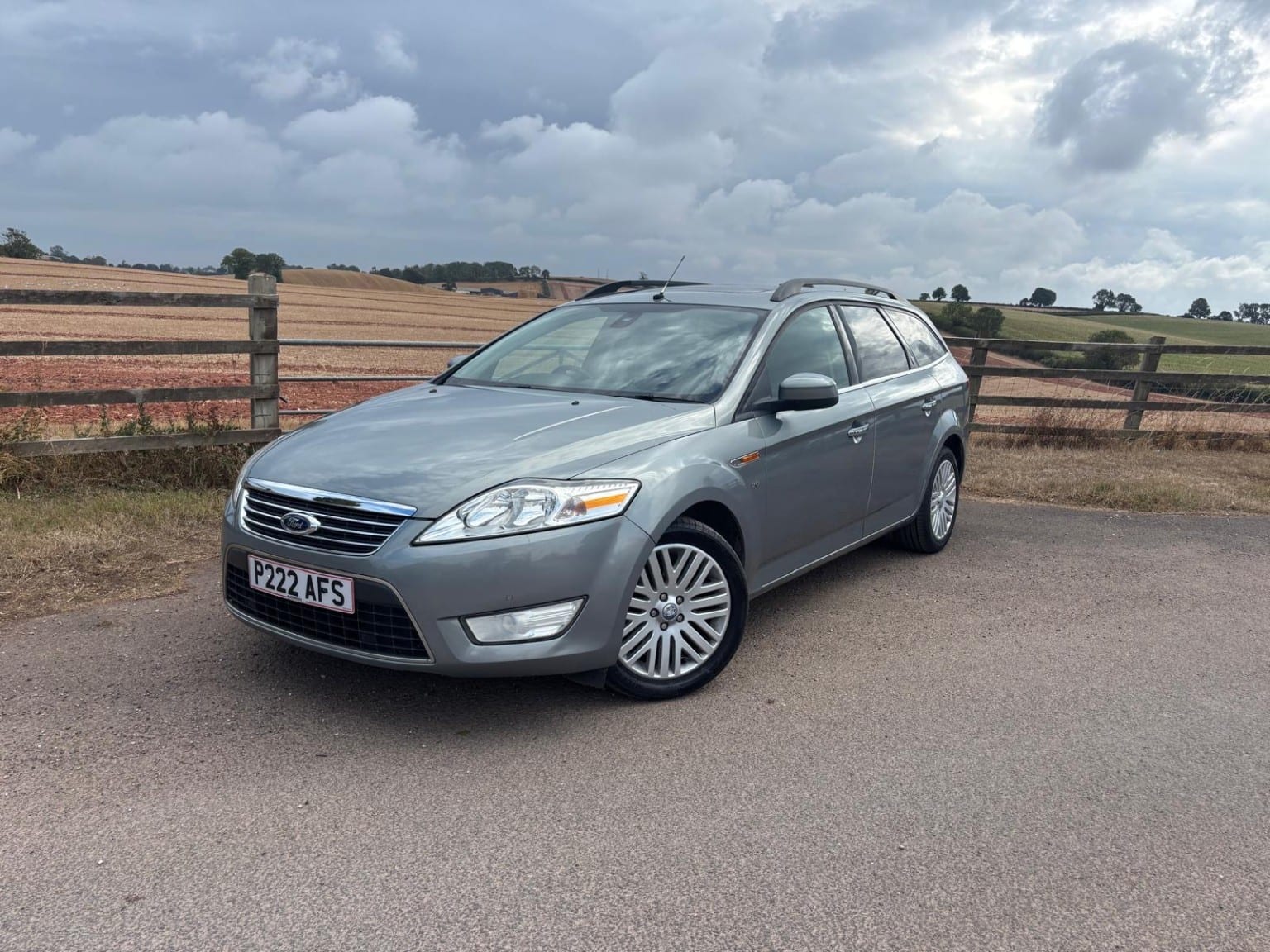 Ford Mondeo - image 1 of 19