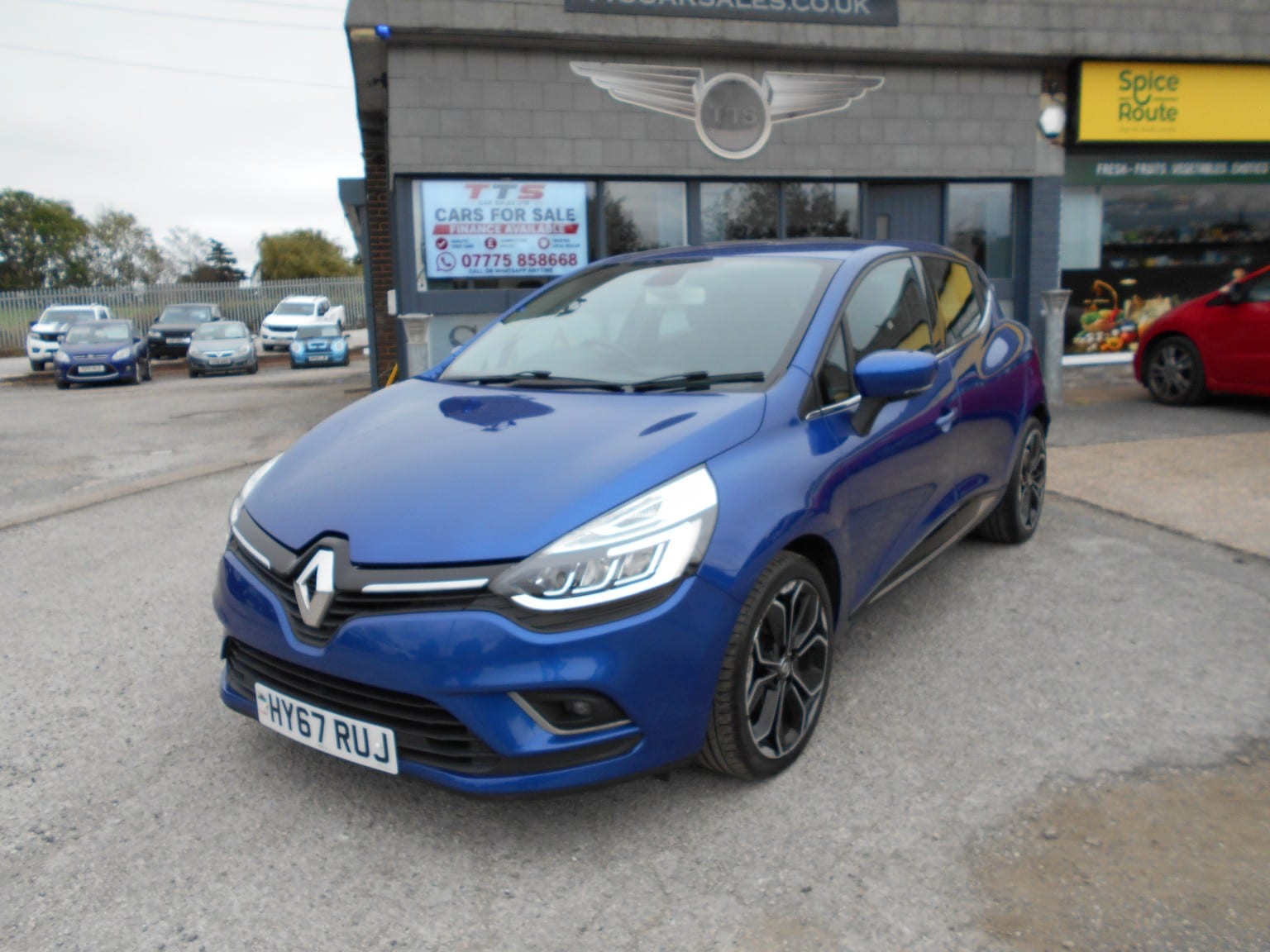 Renault Clio - image 1 of 27