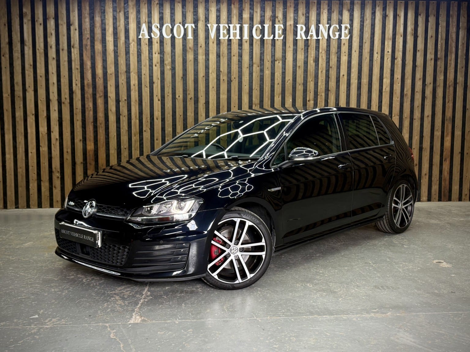 Volkswagen Golf - image 1 of 51