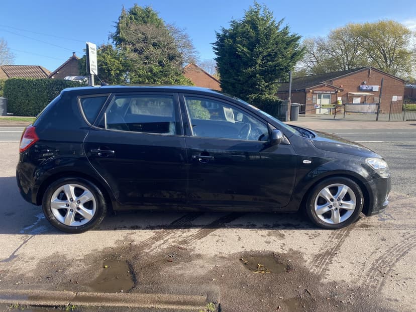 2011 KIA CEED