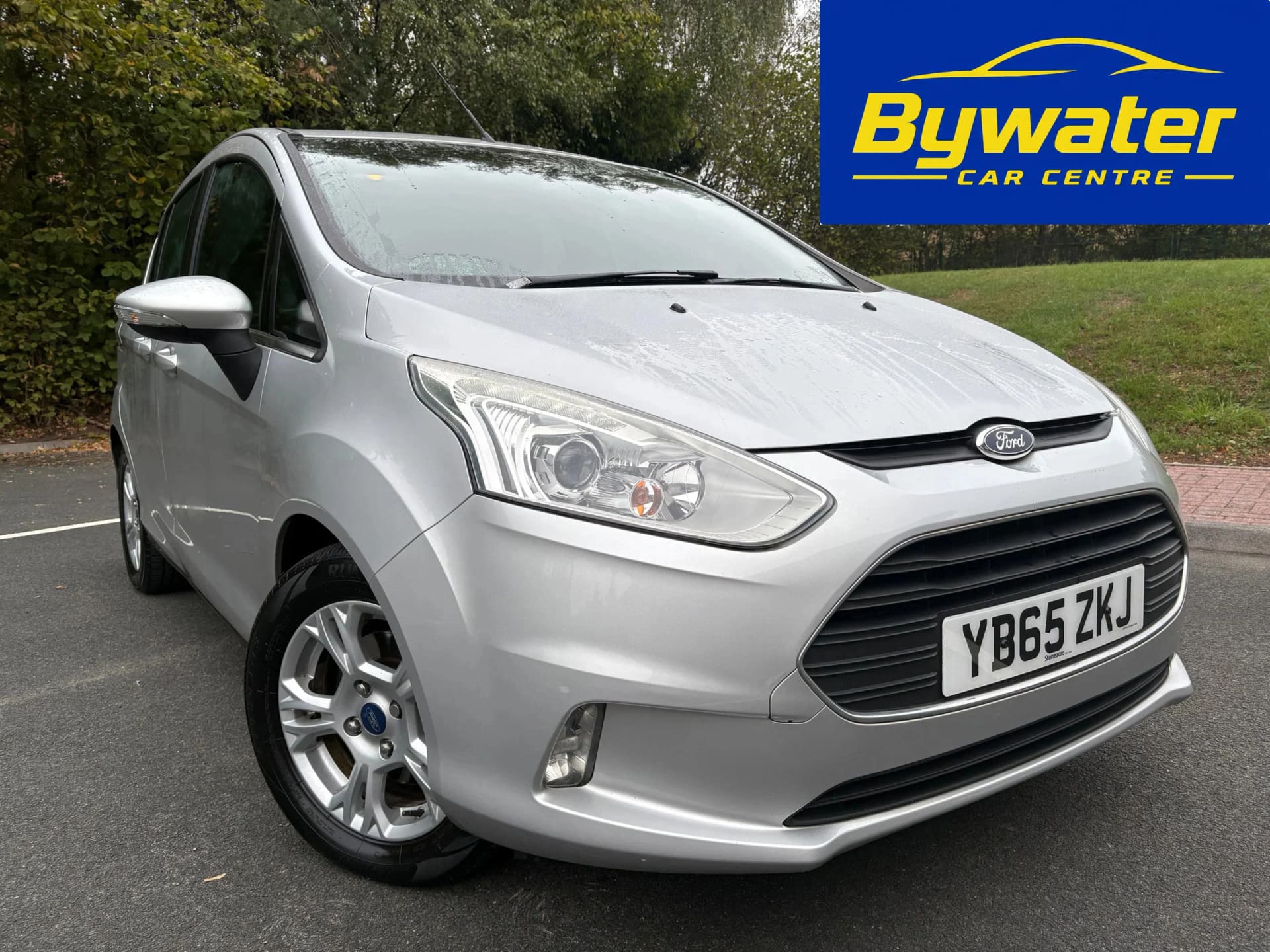 Ford B-Max - image 1 of 16