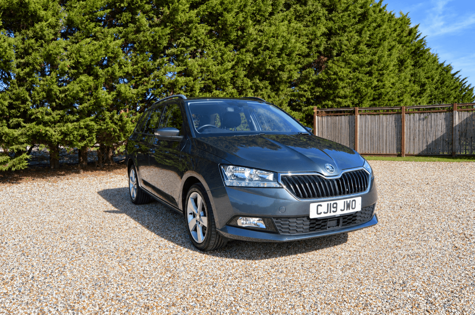Skoda Fabia - image 1 of 32