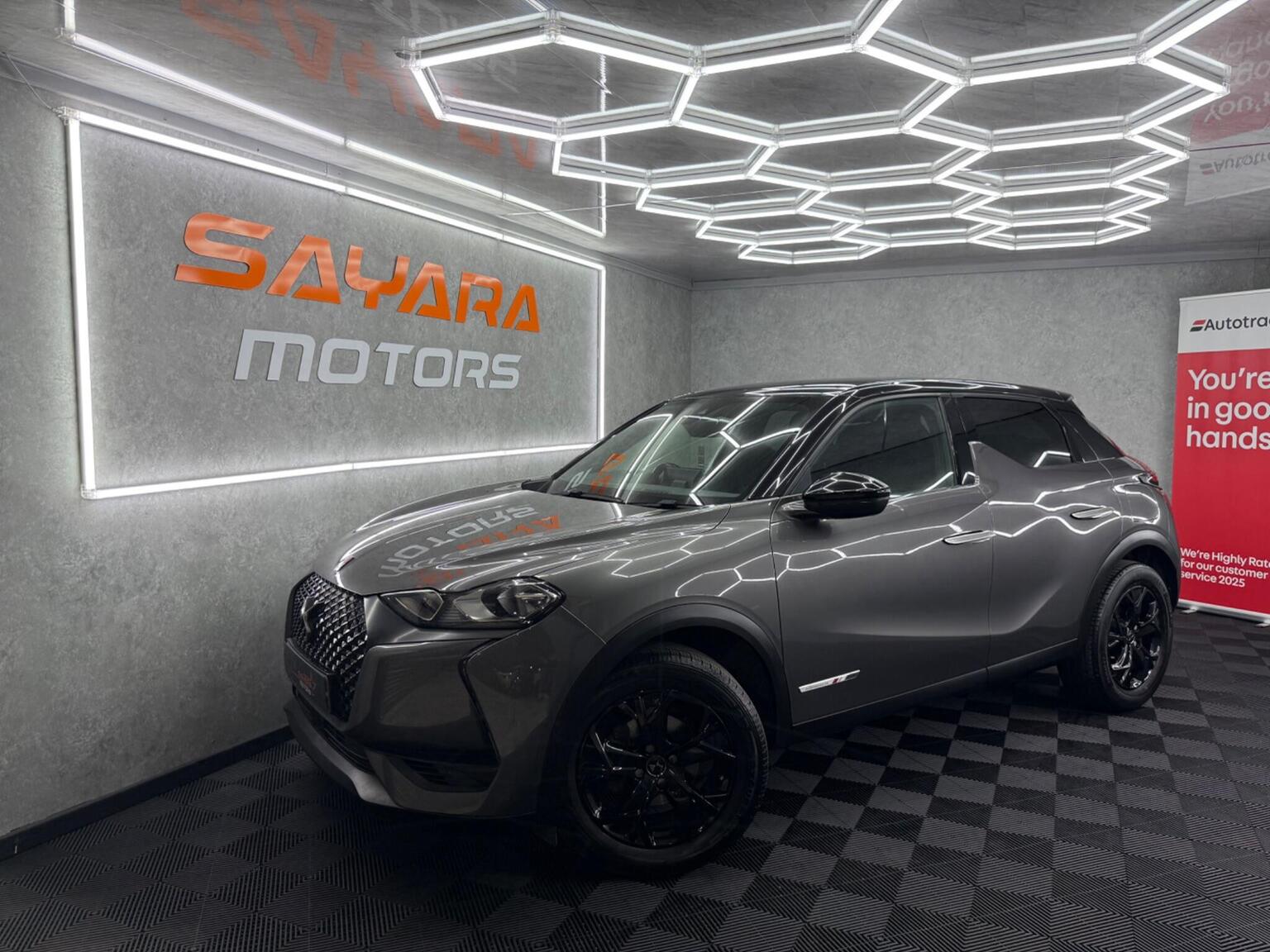 DS Automobiles DS 3 Crossback - image 1 of 40