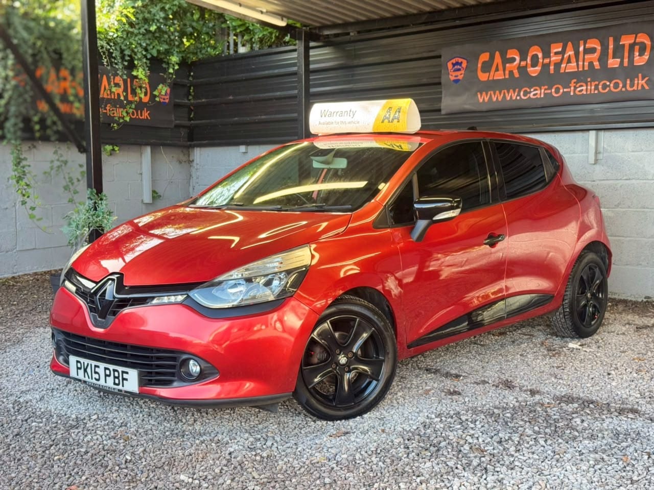 Renault Clio - image 1 of 35