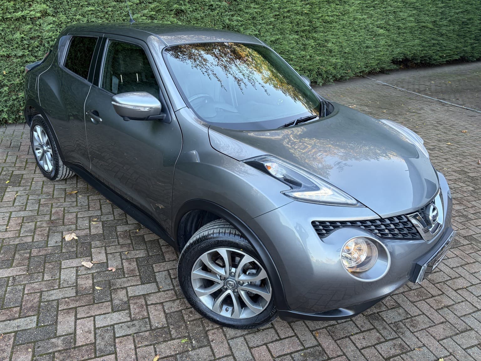 Nissan Juke - image 1 of 42