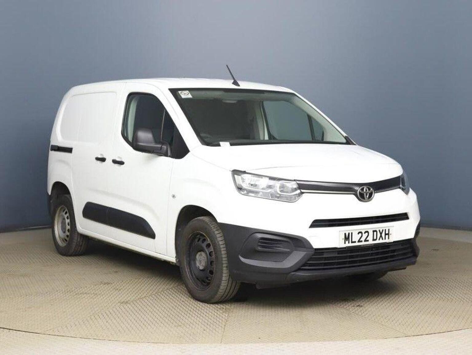 TOYOTA PROACE CITY - image 1 of 13