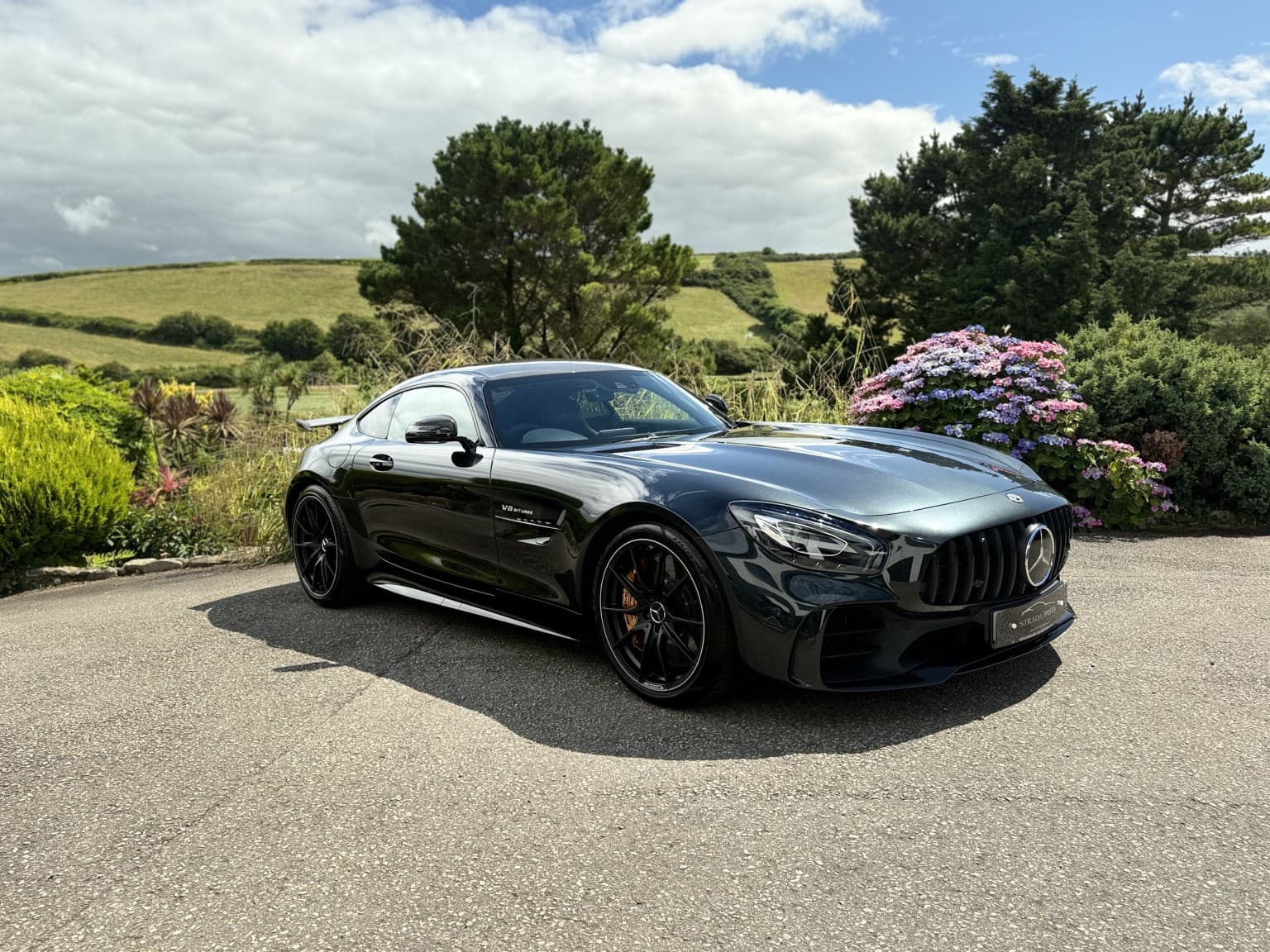 Mercedes-Benz AMG GT - image 1 of 50