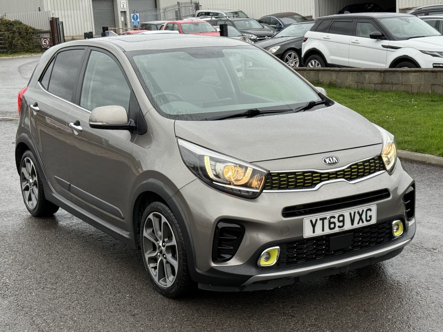 Kia Picanto - image 1 of 28