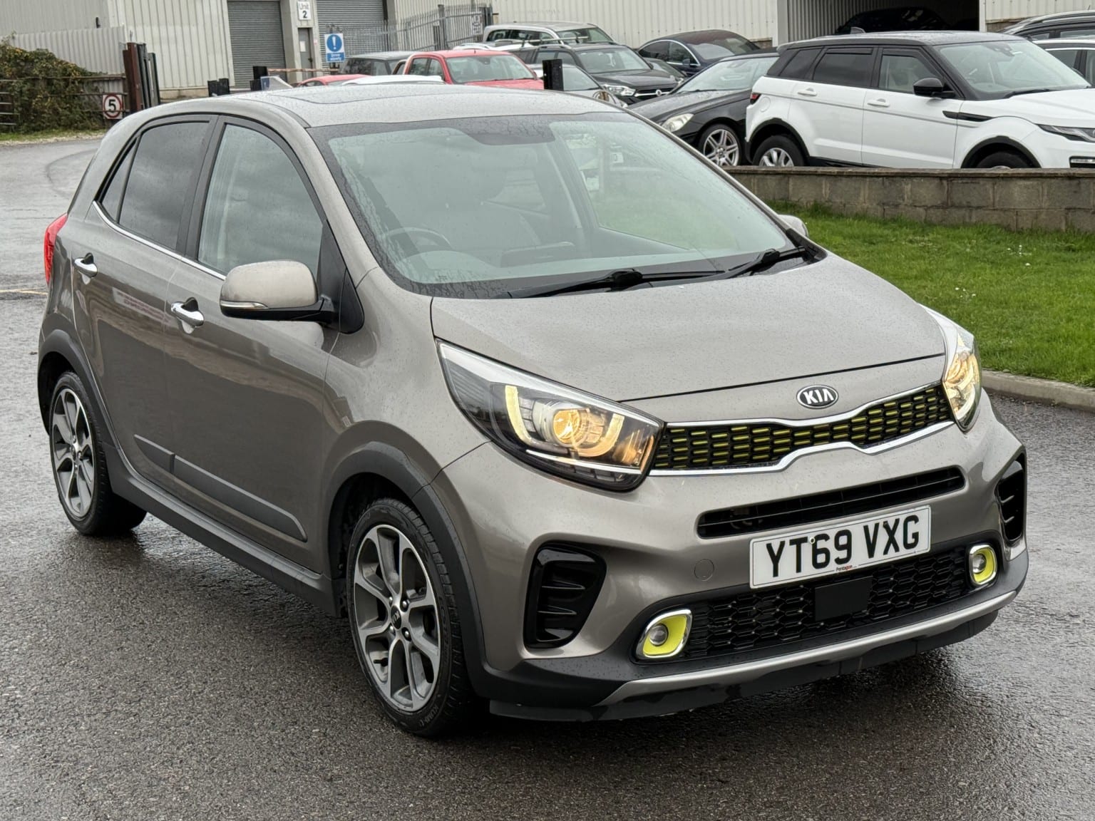 Kia Picanto - image 1 of 28