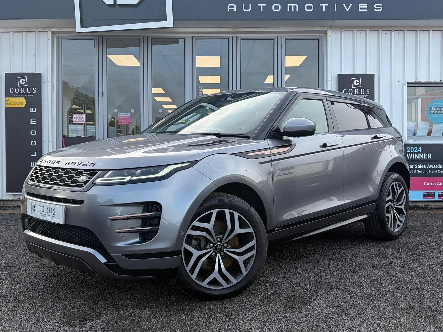 Land Rover Range Rover Evoque - image 1 of 43