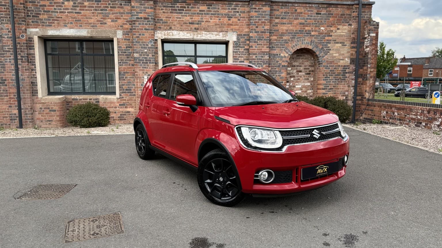 Suzuki Ignis - image 1 of 18