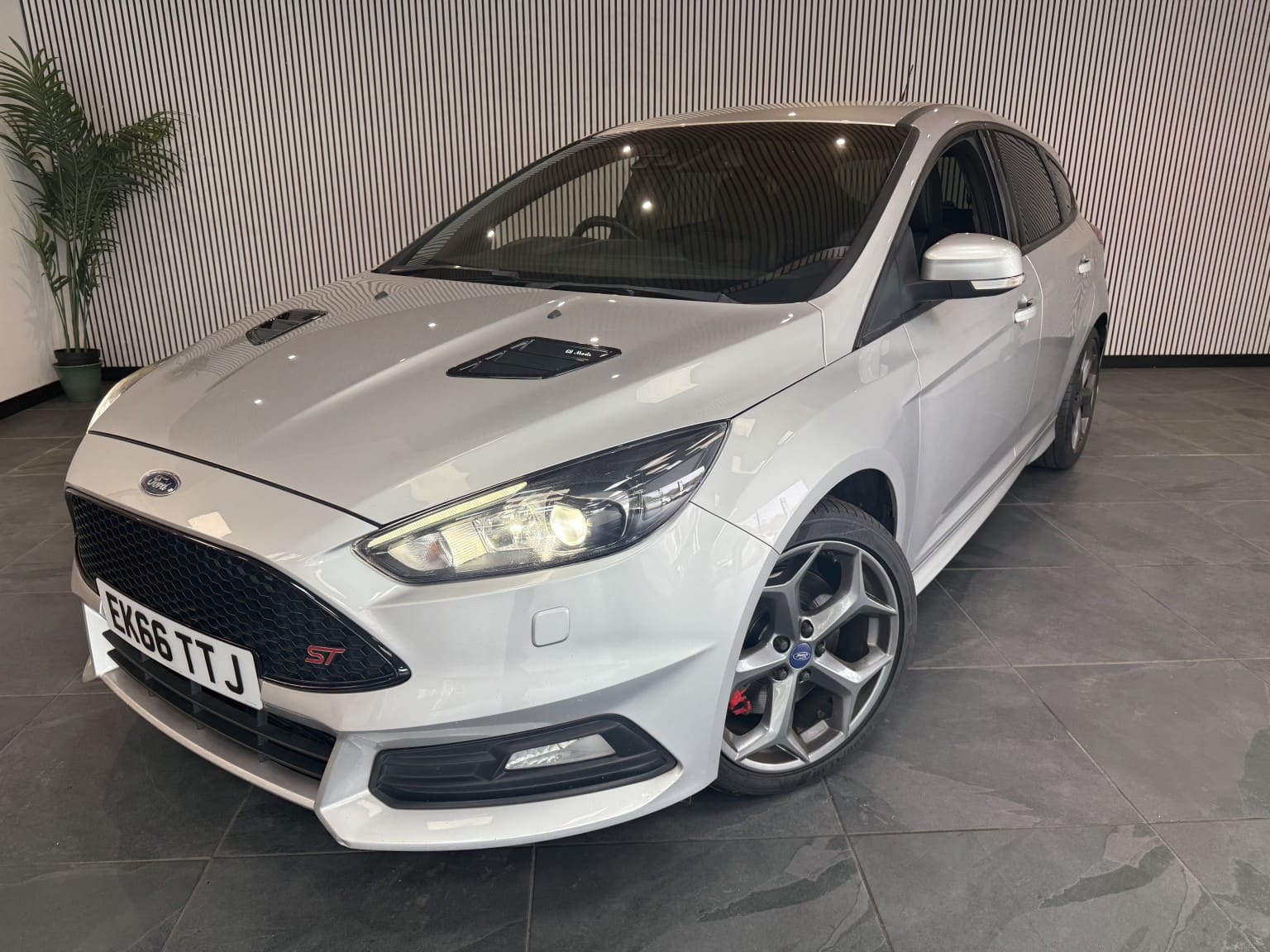 Ford Focus - image 1 of 31