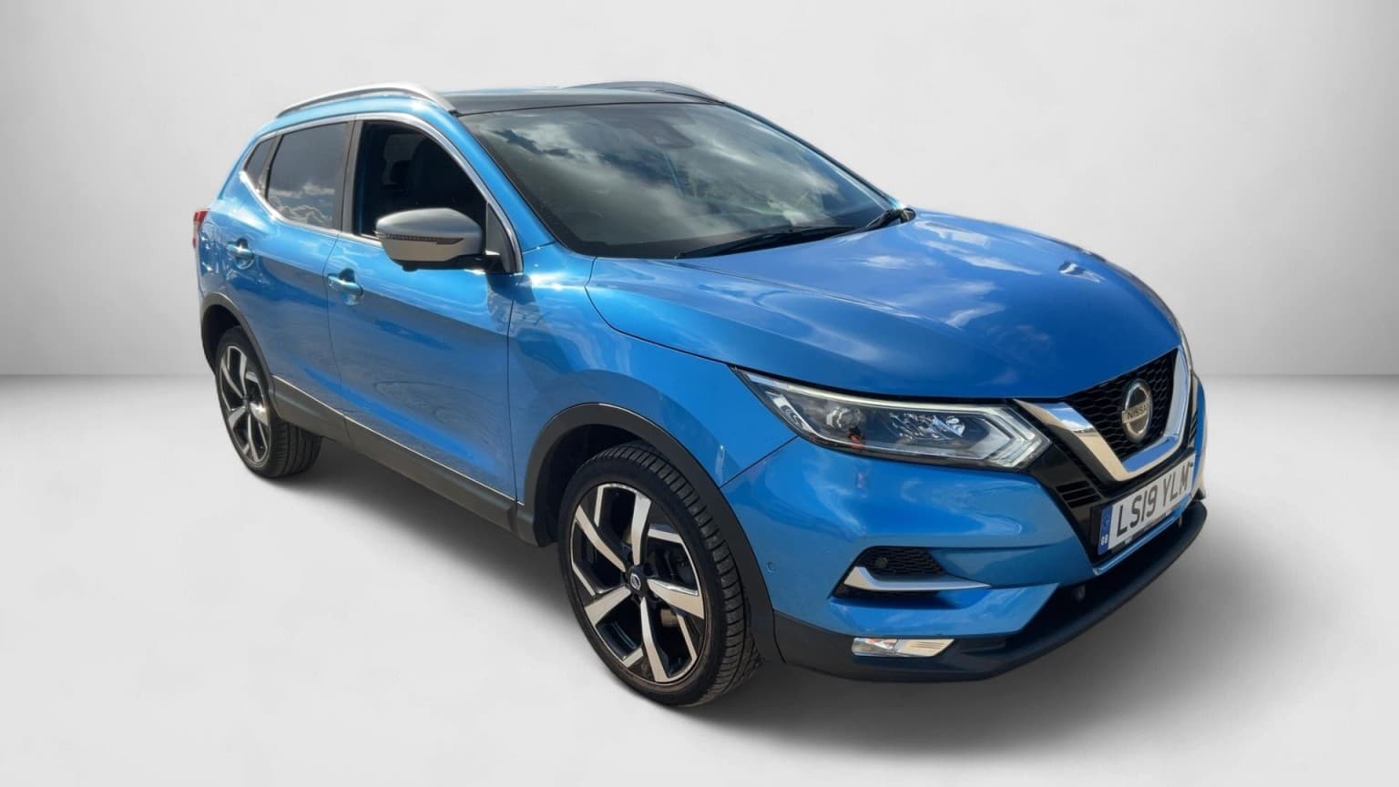 Nissan Qashqai - image 1 of 16