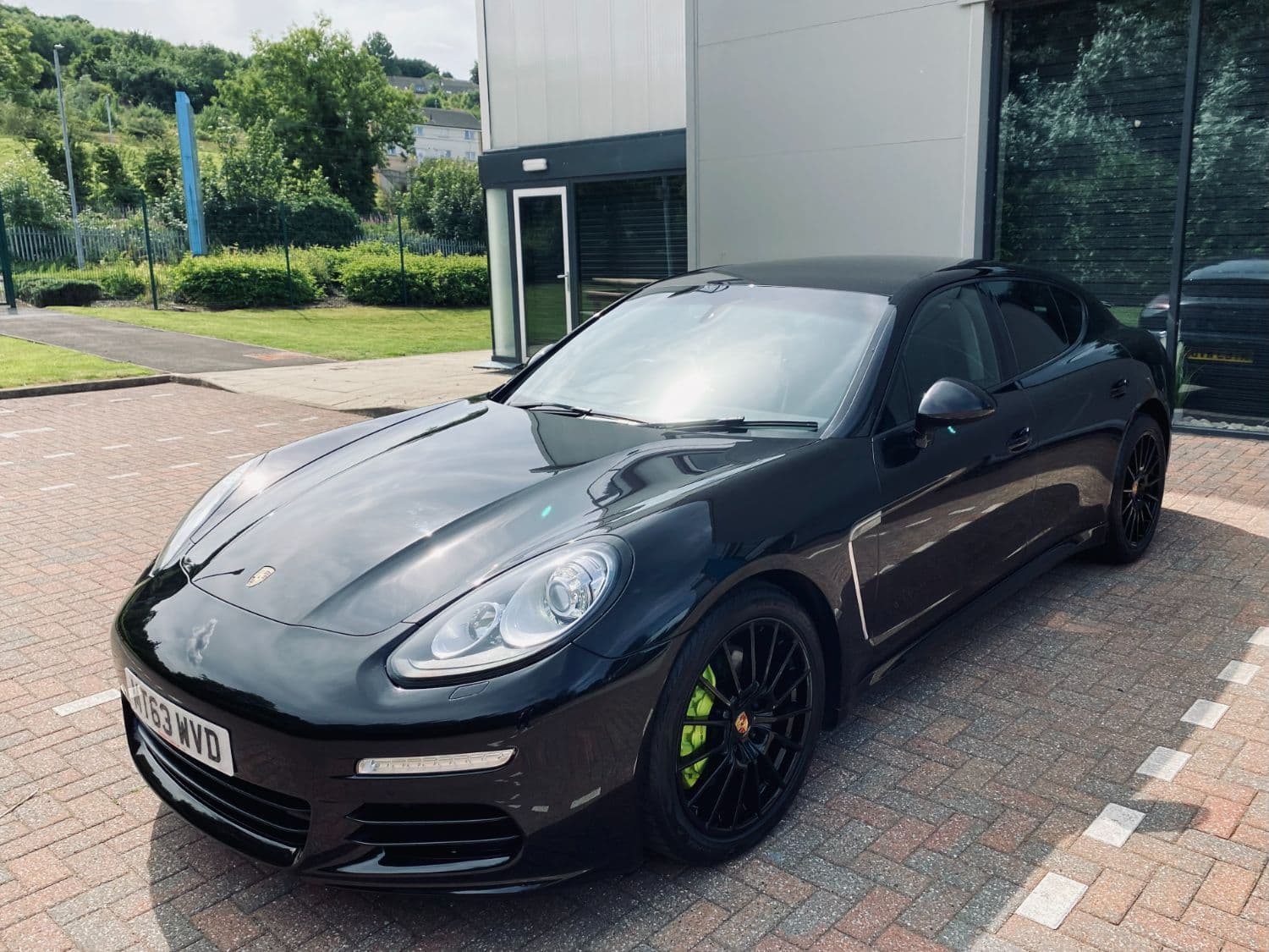Porsche Panamera - image 1 of 55