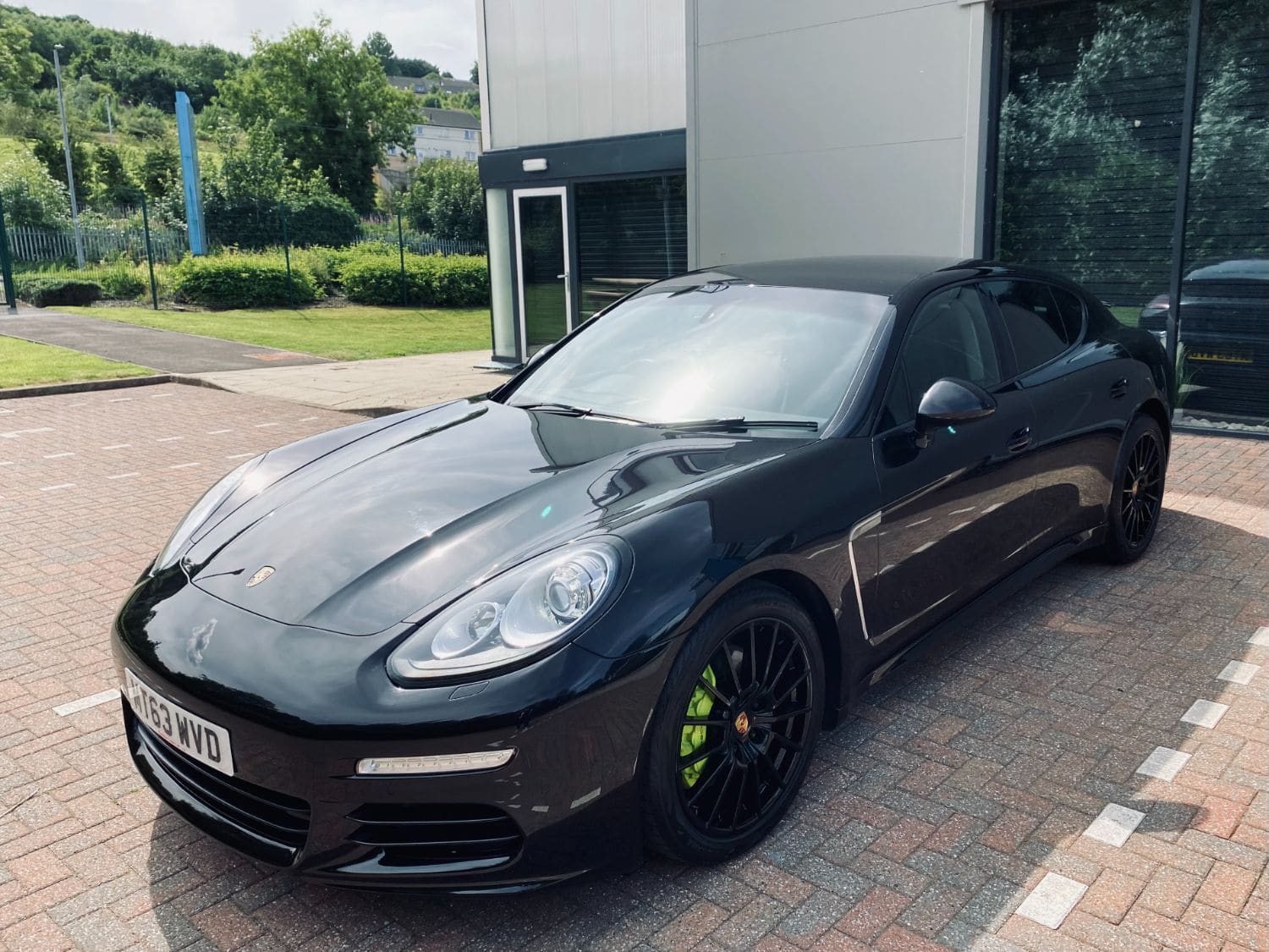 Porsche Panamera - image 1 of 55