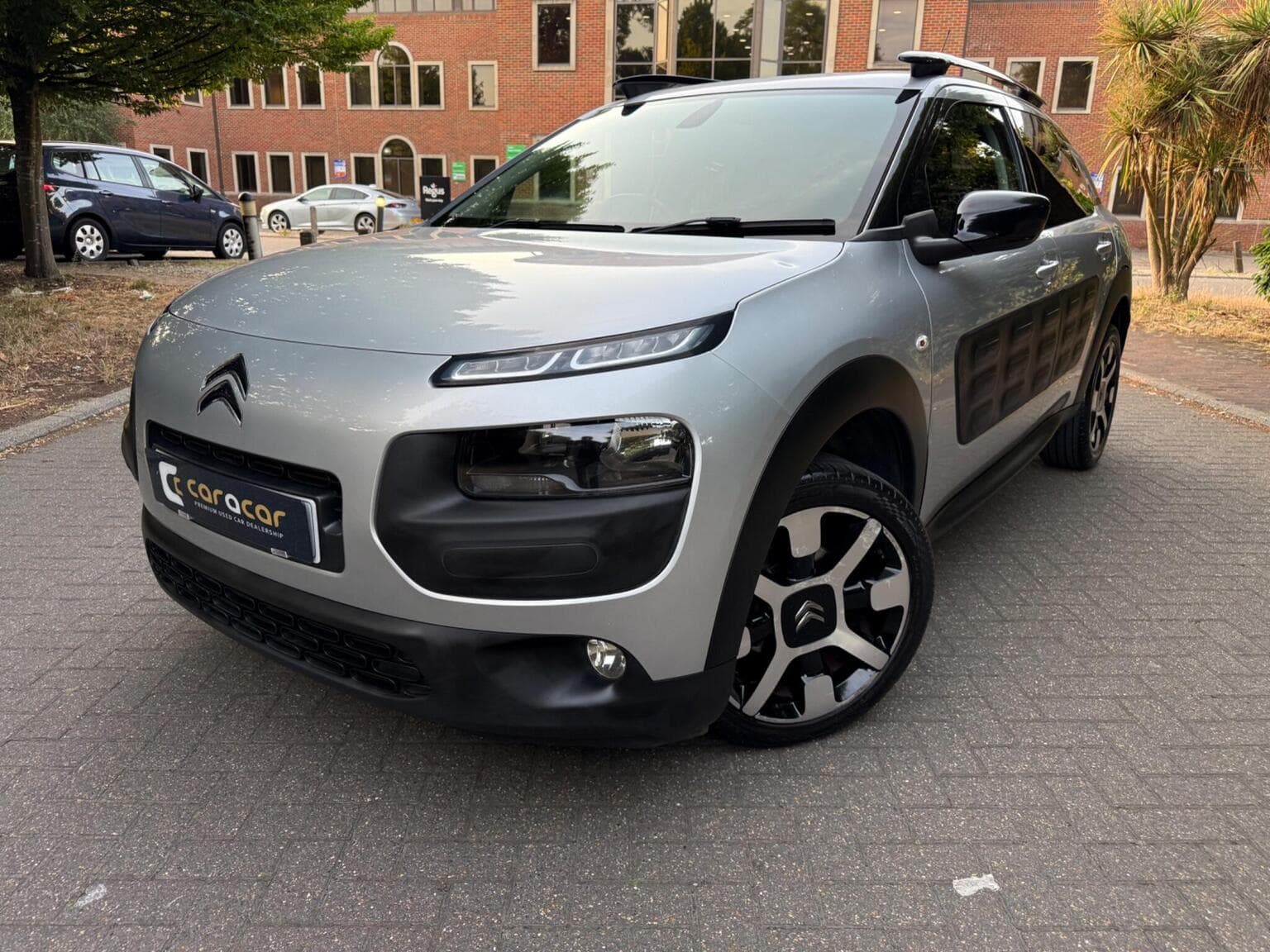 Citroen C4 Cactus - image 1 of 57