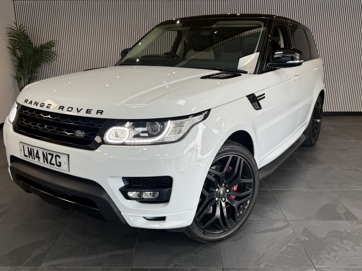 Land Rover Range Rover Sport - image 1 of 31