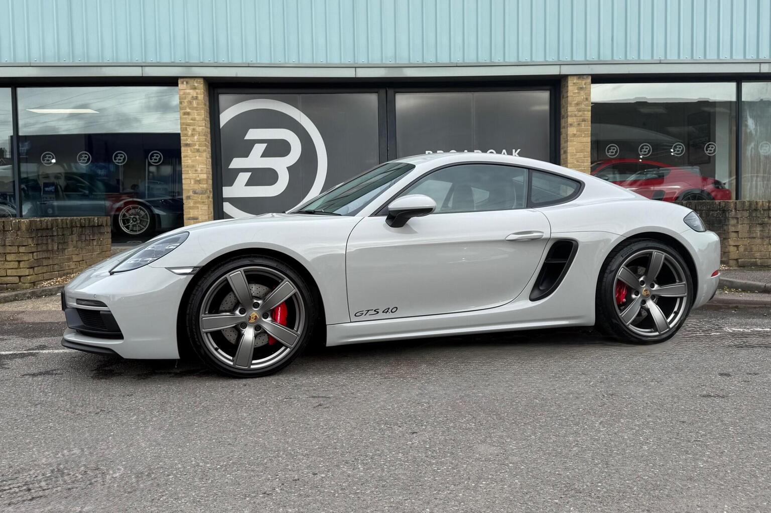 Porsche 718 Cayman - image 1 of 72