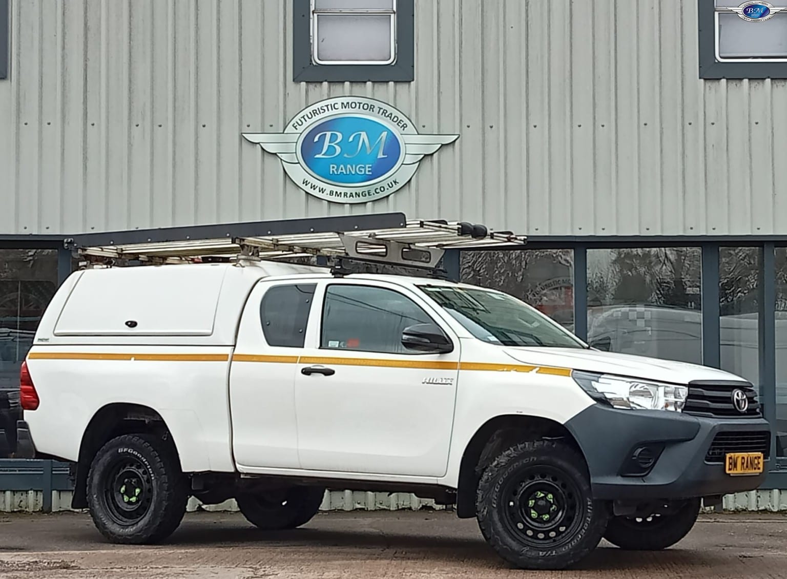 2018 Toyota Hilux 2.4 D-4D Active in white — photo 1 of 22