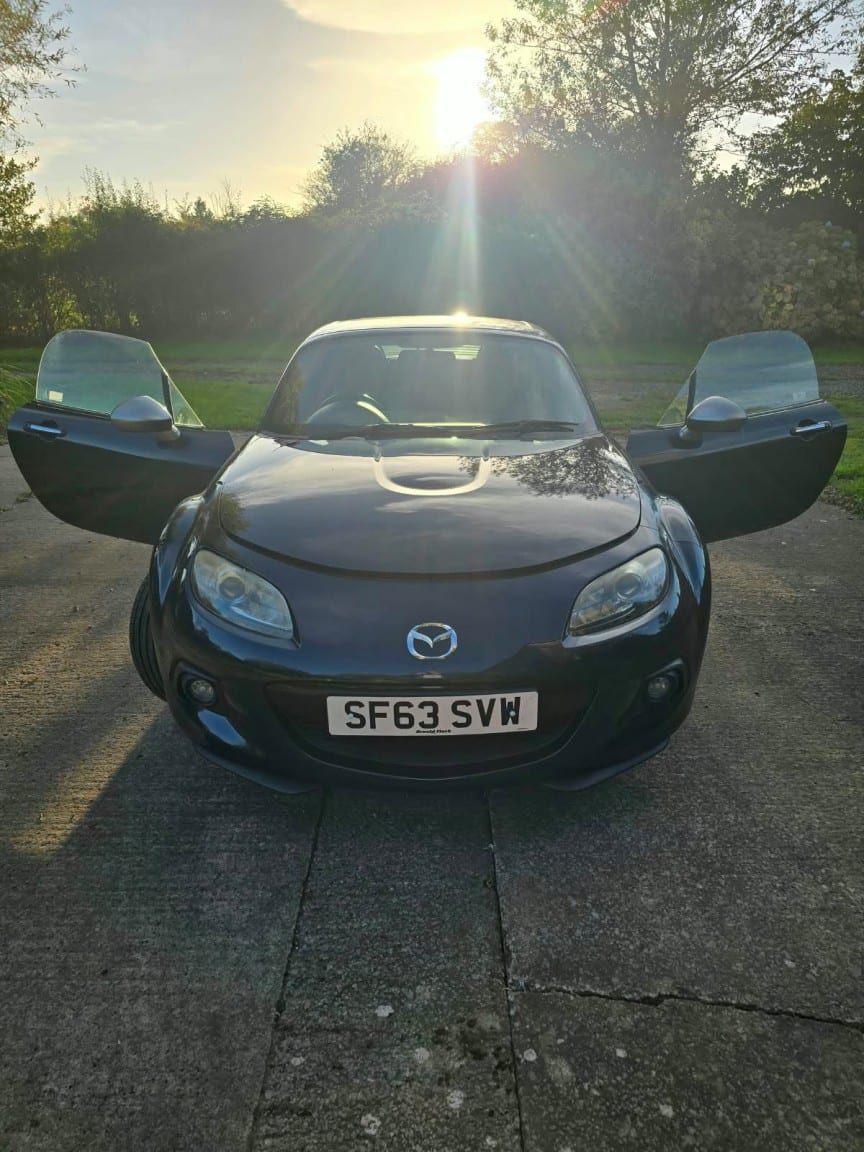 Mazda MX-5 - image 1 of 15