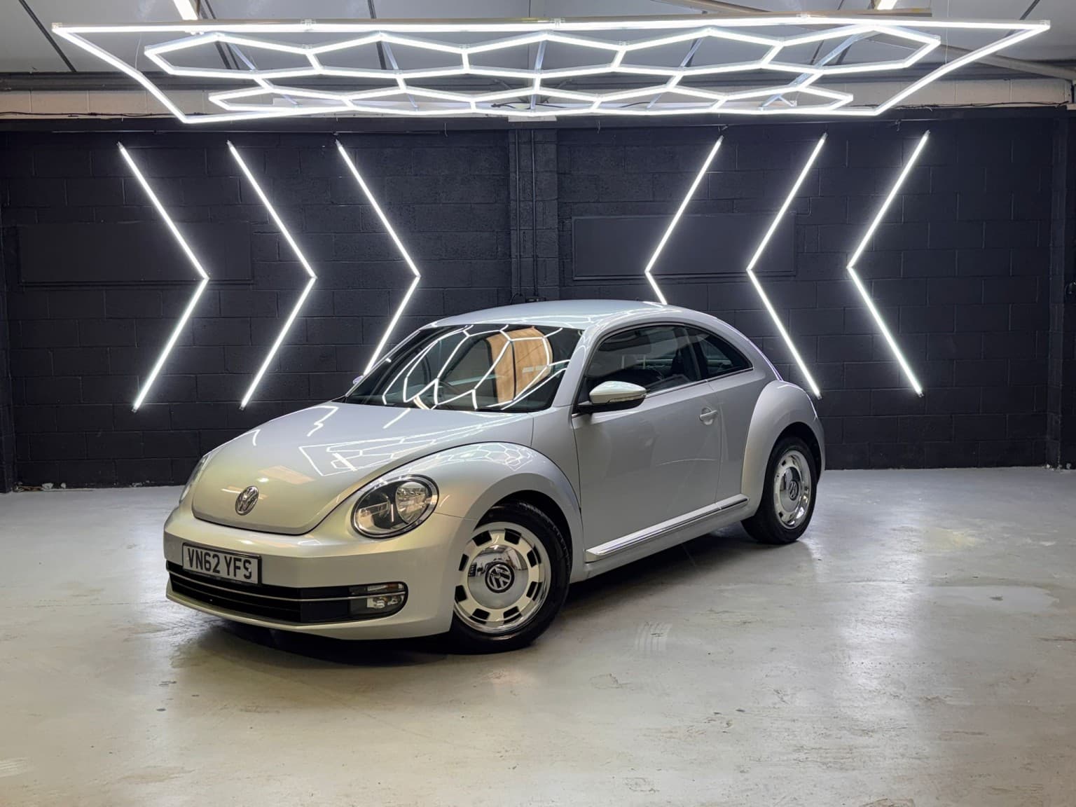 Volkswagen Beetle - image 1 of 51