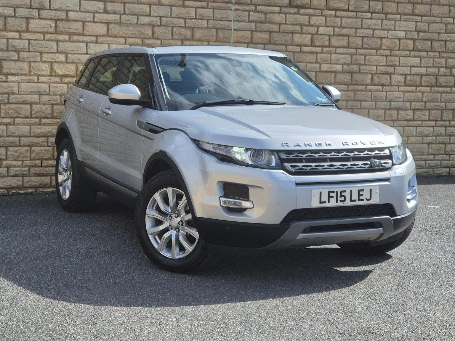 Land Rover Range Rover Evoque - image 1 of 39