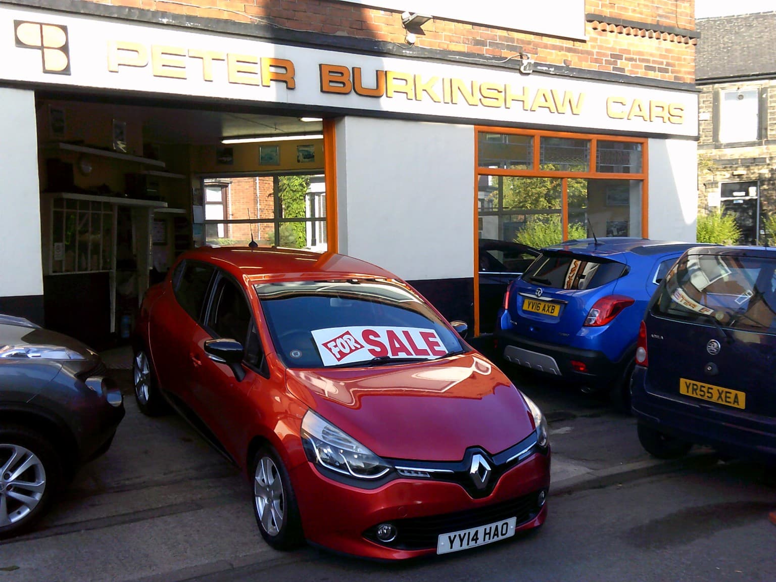 Renault Clio - image 1 of 7