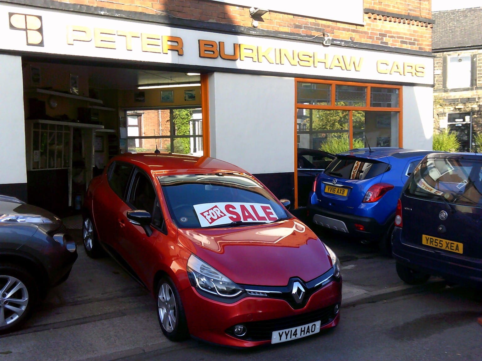 Renault Clio - image 1 of 7