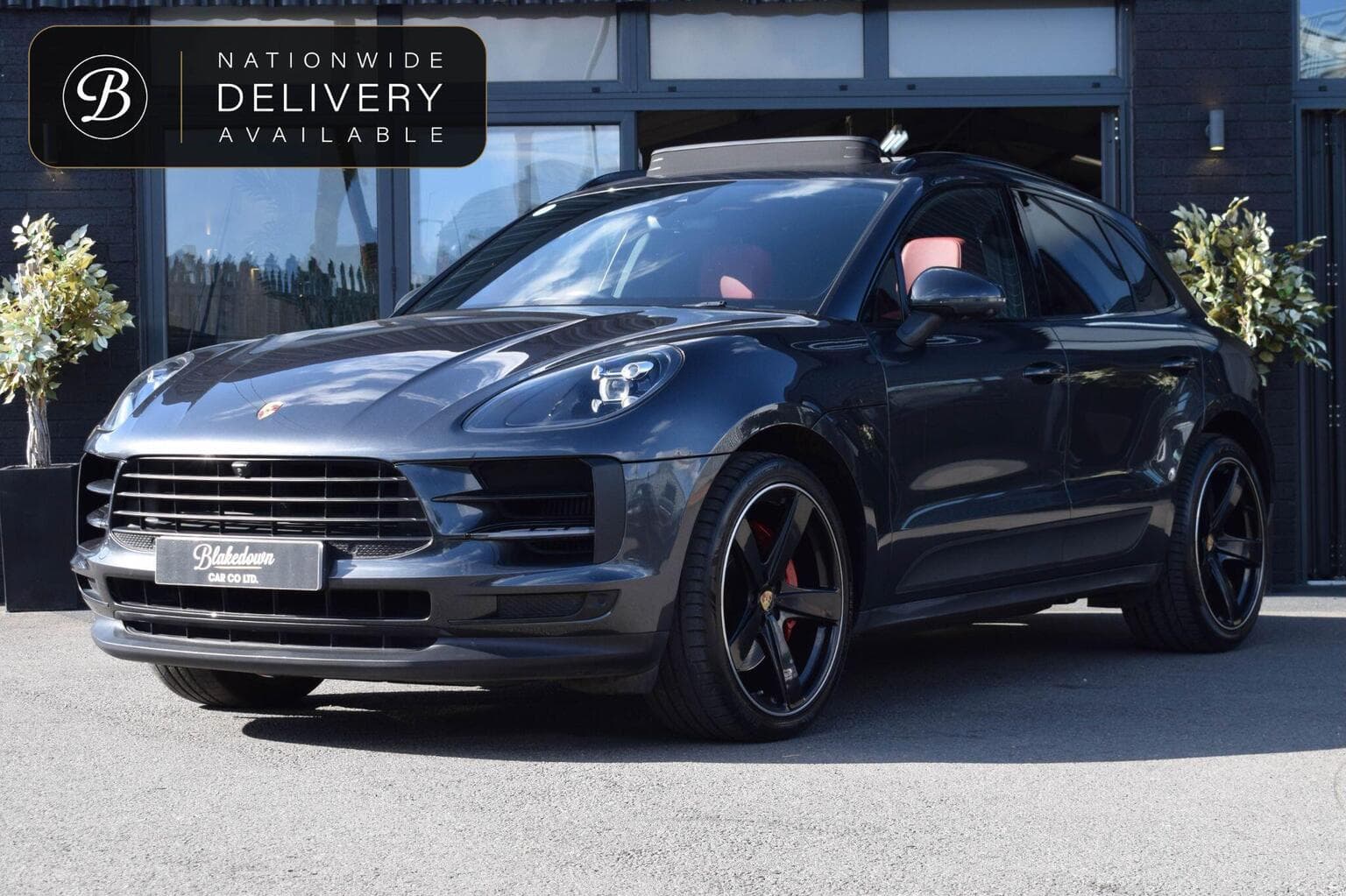 Porsche Macan - image 1 of 50