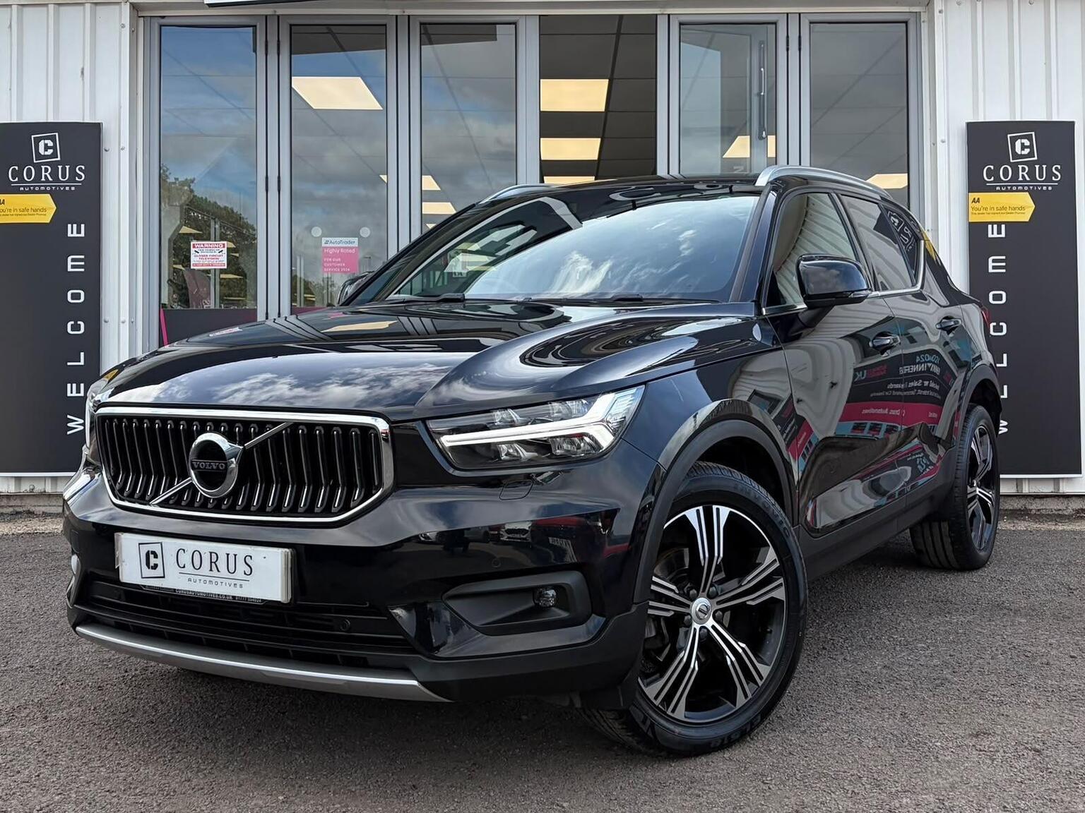 Volvo XC40 - image 1 of 48