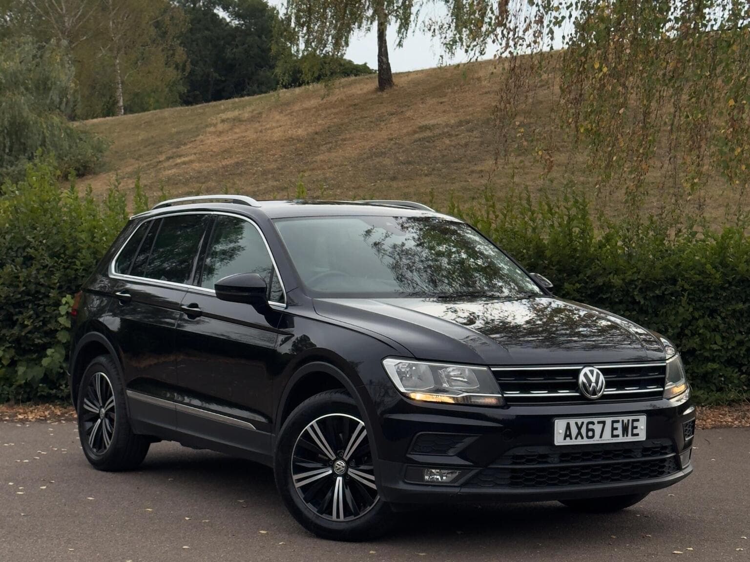 Volkswagen Tiguan - image 1 of 48
