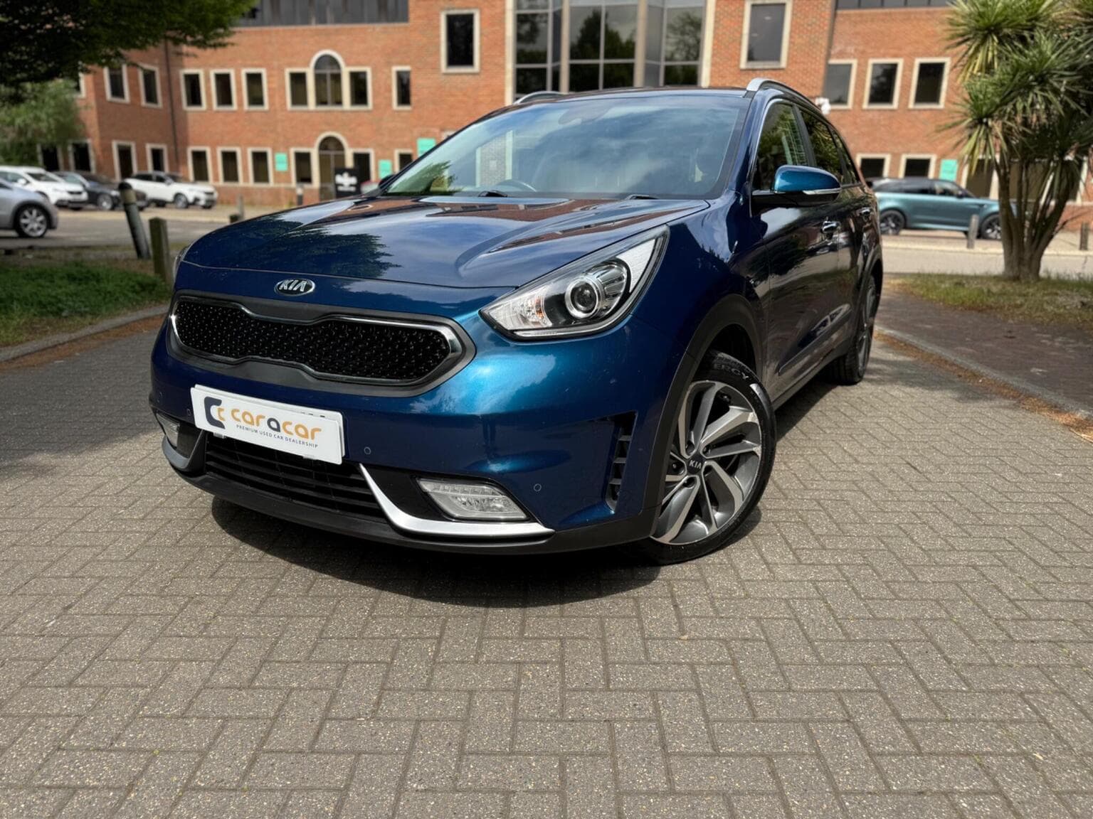 Kia Niro - image 1 of 63