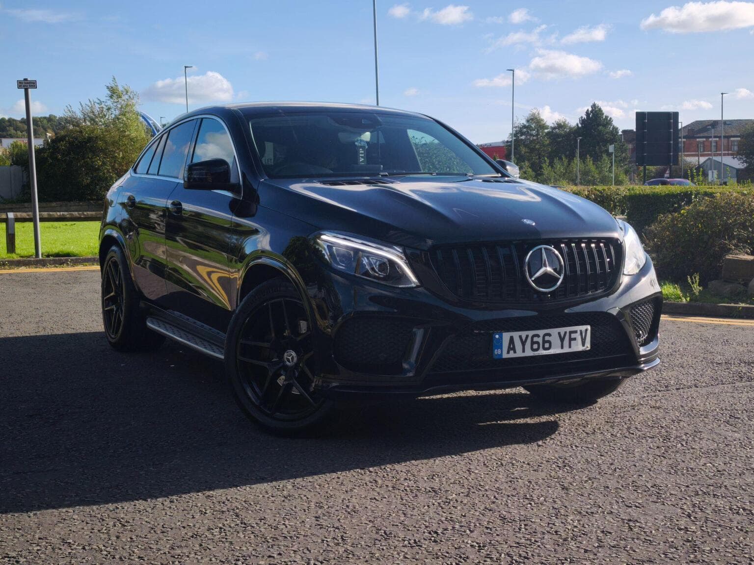 Mercedes-Benz GLE - image 1 of 37
