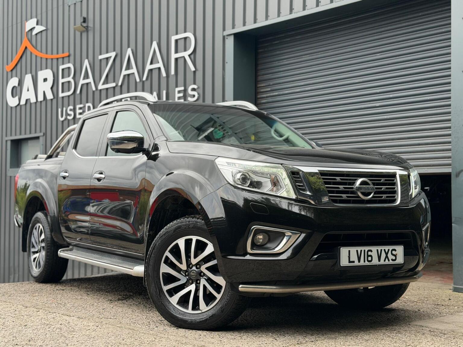 Nissan Navara - image 1 of 66
