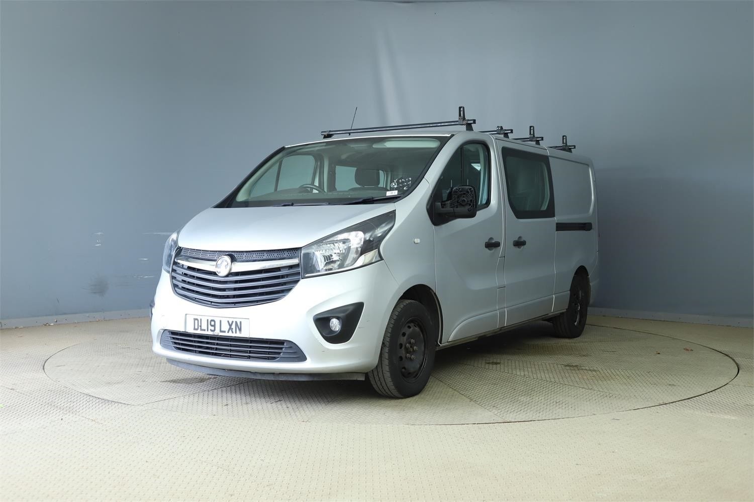Vauxhall Vivaro - image 1 of 11