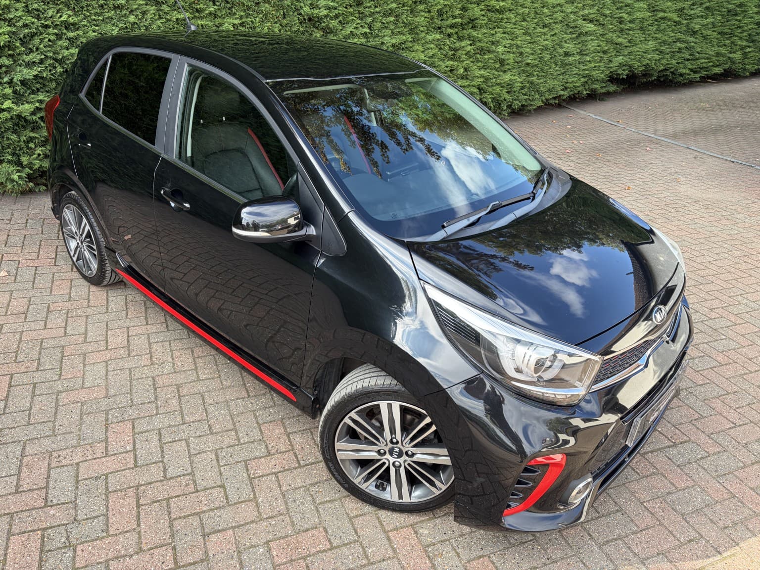 Kia Picanto - image 1 of 38