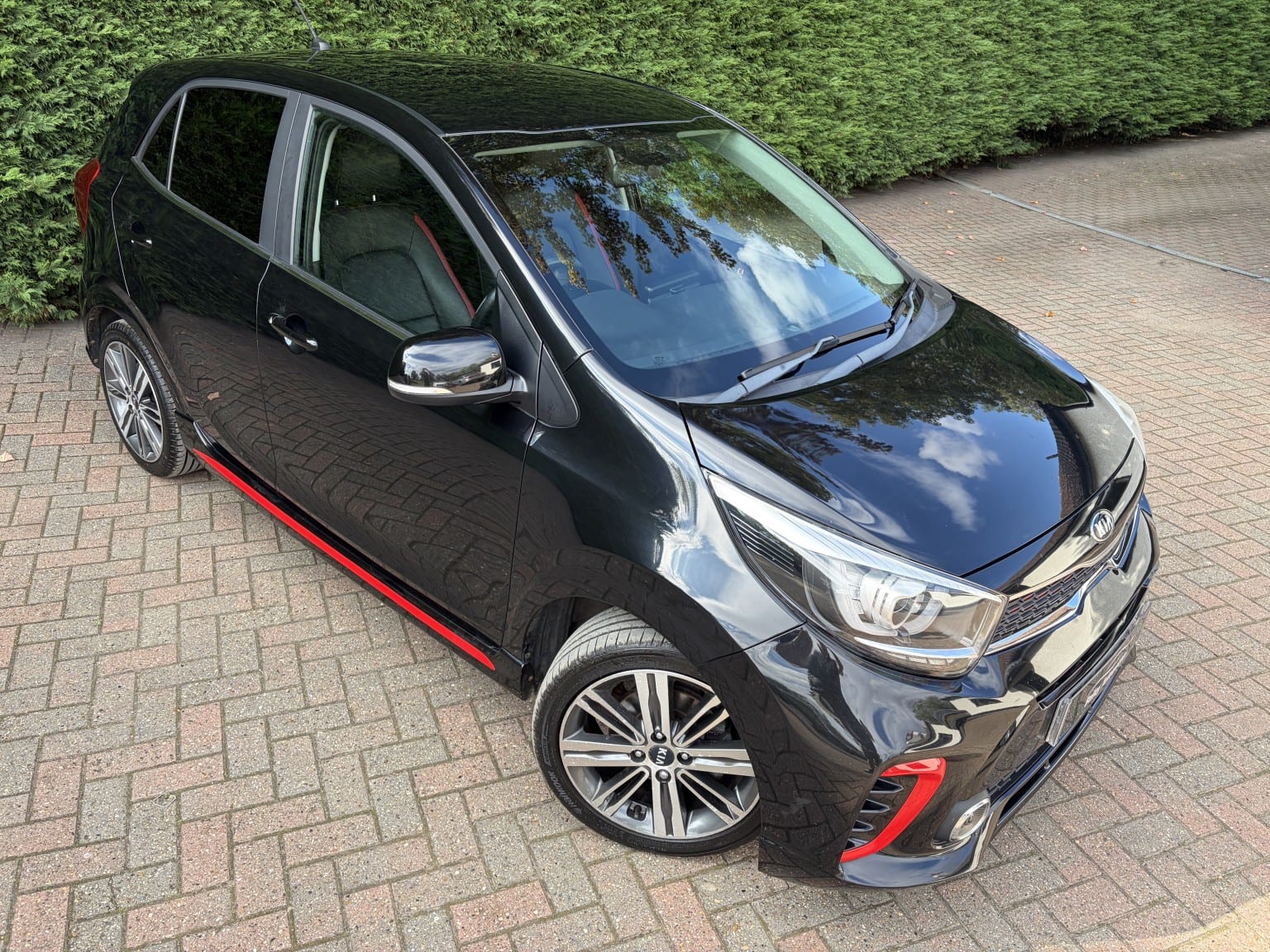 Kia Picanto - image 1 of 38